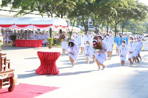 คุณเหรียญทอง วงษ์สุดตา นำคณะพยาบาล