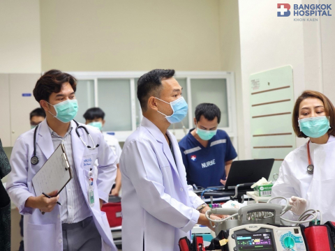 นพ.ประวีณ จันจำปา และ พญ.ภัทรา เจริญทรัพย์