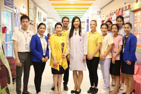 พญ.ศศิกานต์ ซื่อศิริสวัสดิ์ ตรวจสุขภาพประจำปีน้องๆ โรงเรียนเมทินีดล
